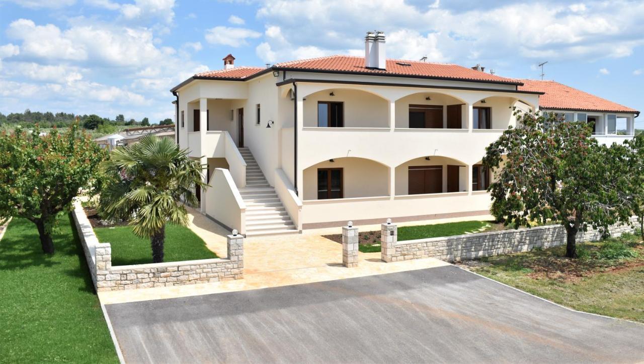 Apartmani Diana Novigrad Istria Extérieur photo