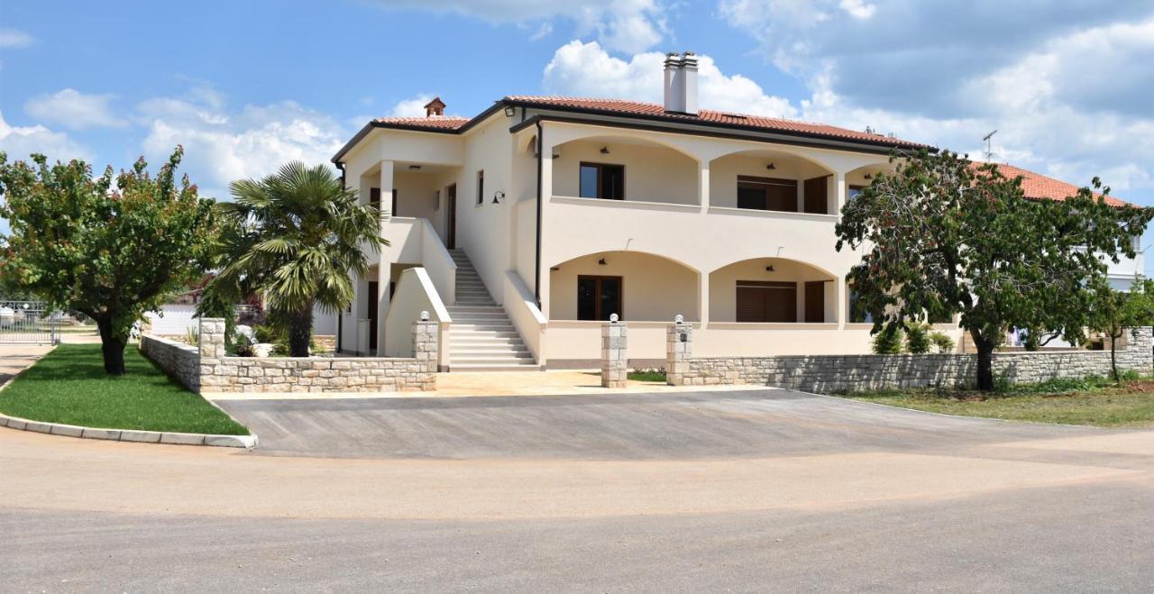 Apartmani Diana Novigrad Istria Extérieur photo
